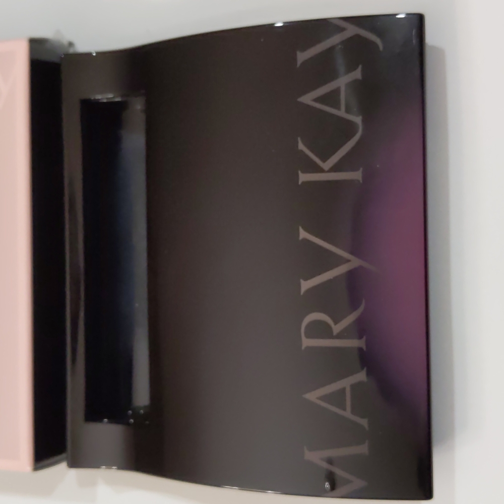 Mary Kay Compact, empty - Picture 5 of 7